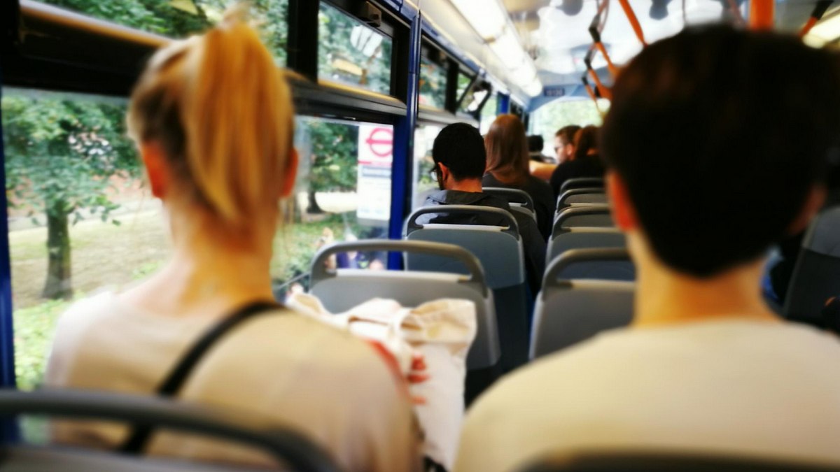 Στο κρατητήριο 54χρονος που παρενόχλησε φοιτήτρια σε λεωφορείο