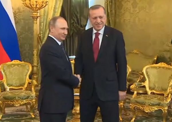 Εγκώμια Πούτιν στον Ερντογάν για τον ρόλο της Άγκυρας στις προσπάθειες επίλυσης του πολέμου στην Ουκρανία