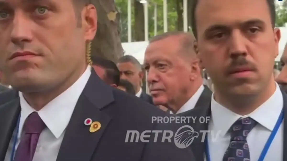 Σταμάτησαν και τον Ερντογάν για να περάσει ο Τραμπ και δεν το πήρε τόσο ήρεμα όσο ο Μακρόν