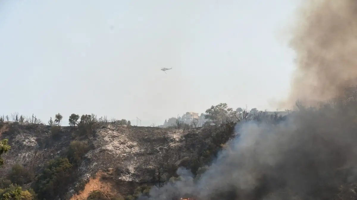 Δύο συλλήψεις και πρόστιμα για φωτιά στην Τρίπολη