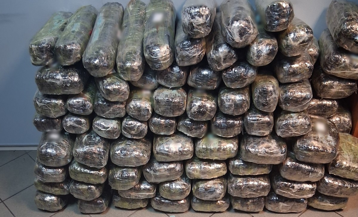 Σύλληψη τριών Τούρκων στην Κάρυστο με πάνω από 100 κιλά κάνναβης