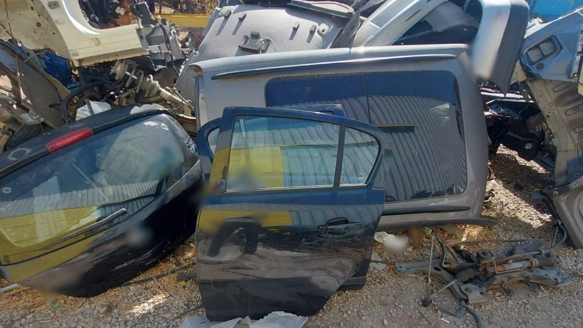 Έκλεβαν αυτοκίνητα στην Αθήνα και τα διέλυαν στη Χαλκίδα - Τρεις συλλήψεις