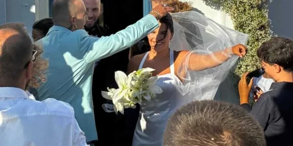 Παντρεύτηκε η κόρη του Λαυρέντη Μαχαιρίτσα στην Τήνo - Οι πρώτες φωτό της νύφης