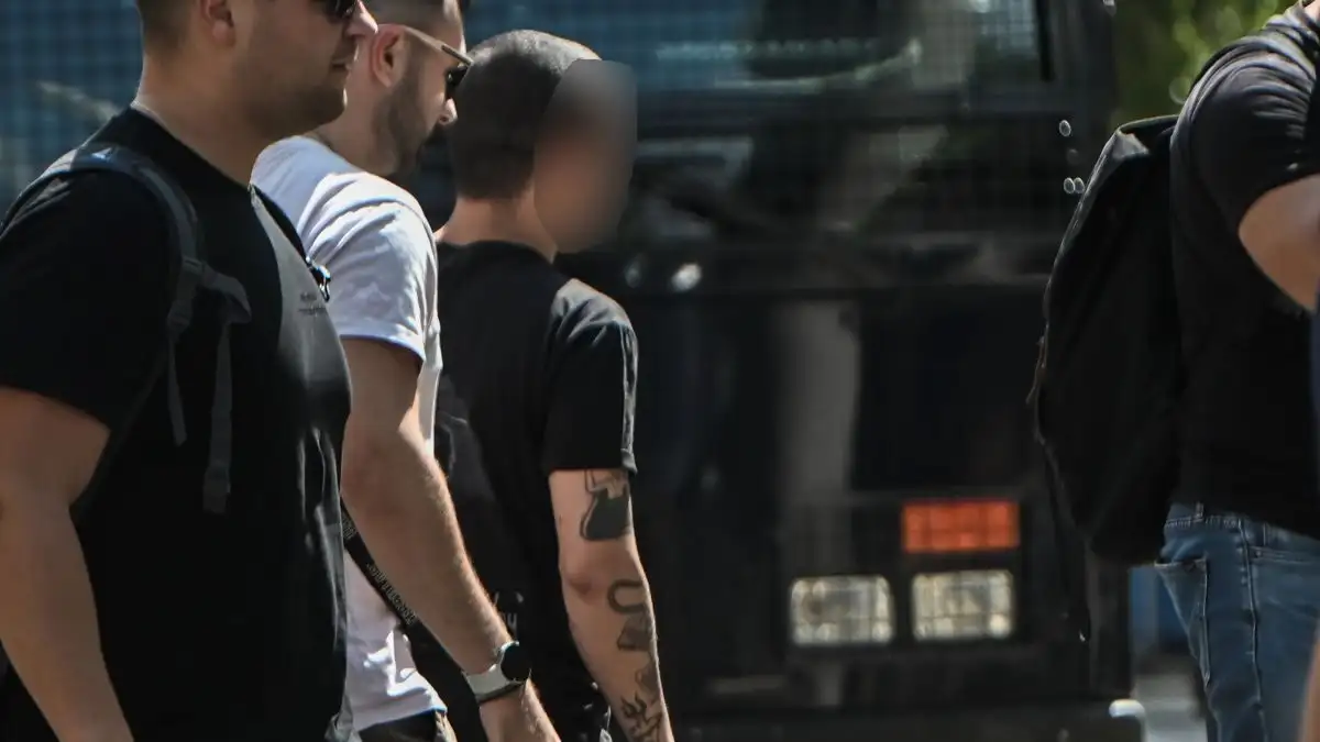 Στον εισαγγελέα ο γιος του Σωκράτη Μάλαμα – «Η δράση φέρνει αντίδραση» είπε η μητέρα του για την κουτουλιά σε αστυνομικό