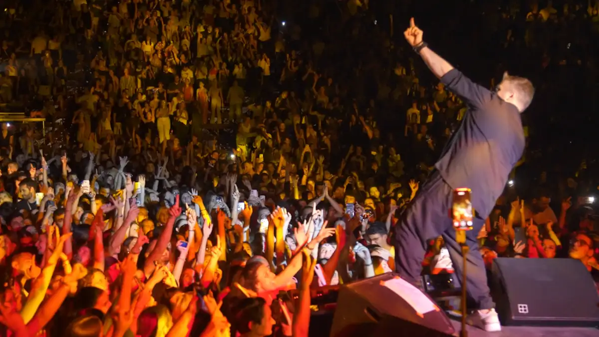 Ο Μιχάλης Χατζηγιάννης ξεσήκωσε τον Λυκαβηττό με τη συμμετοχή χιλιάδων θεατών