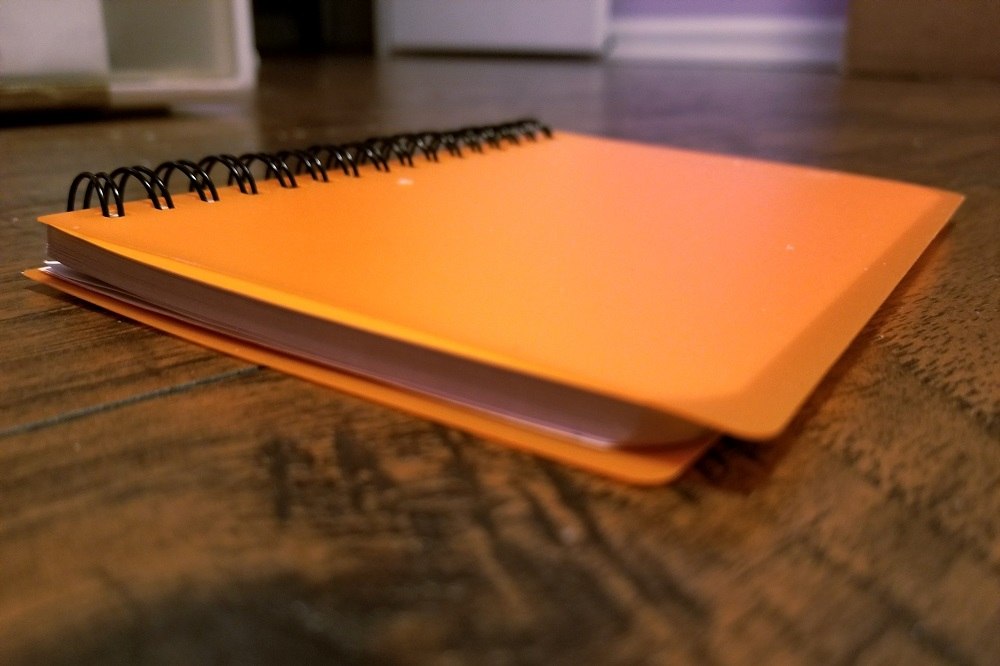 Χάθηκε πορτοκαλί ατζέντα με αστυνομική ταυτότητα, δίπλωμα και έγγραφα