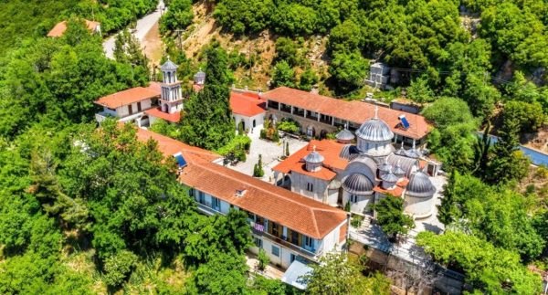 Πανηγυρίζει Κυριακή και Δευτέρα η Ιερά Μονή Αντίνιτσας στη Λαμία