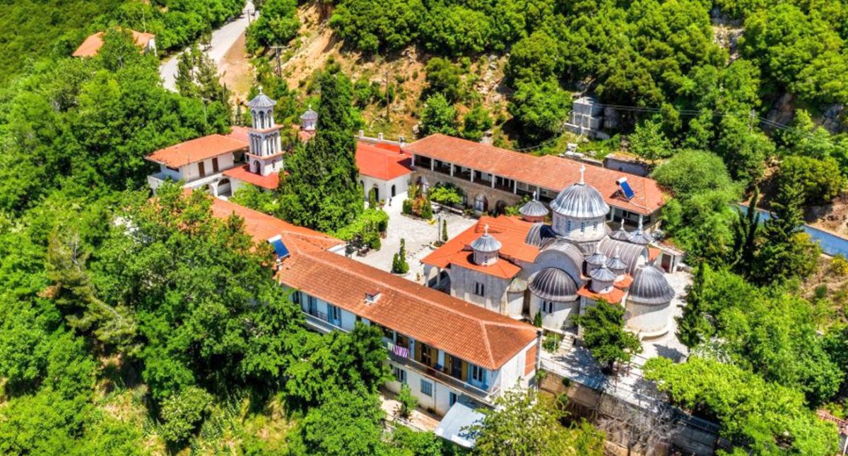 Πανηγυρίζει Κυριακή και Δευτέρα η Ιερά Μονή Αντίνιτσας στη Λαμία