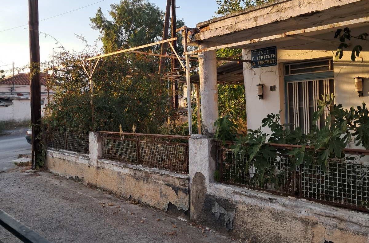 Λαμία: Εγκαταλειμμένο σπίτι αποτελεί εστία μόλυνσης