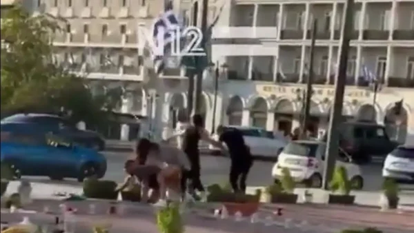 Η στιγμή του άγριου τσακωμού μεταξύ Παλαιστίνιων και Ισραηλινών μπροστά στο μνημείο του Αγνώστου Στρατιώτη