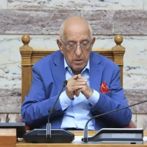 Μήνυμα συμπαράστασης της Βουλής των Ελλήνων προς την Κύπρο – Επικοινωνία Κακλαμάνη με Δημητρίου