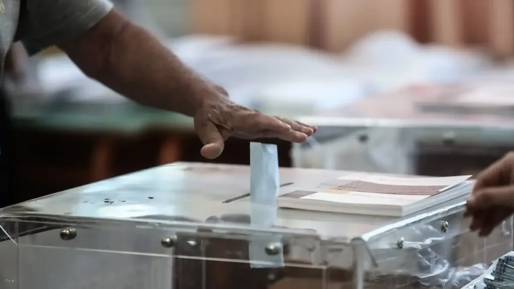 Δημοσκόπηση Metron Analysis: Στο 31,1% σκαρφάλωσε η ΝΔ – Αδικαιολόγητη η επίθεση στο Ιράν λένε οι πολίτες