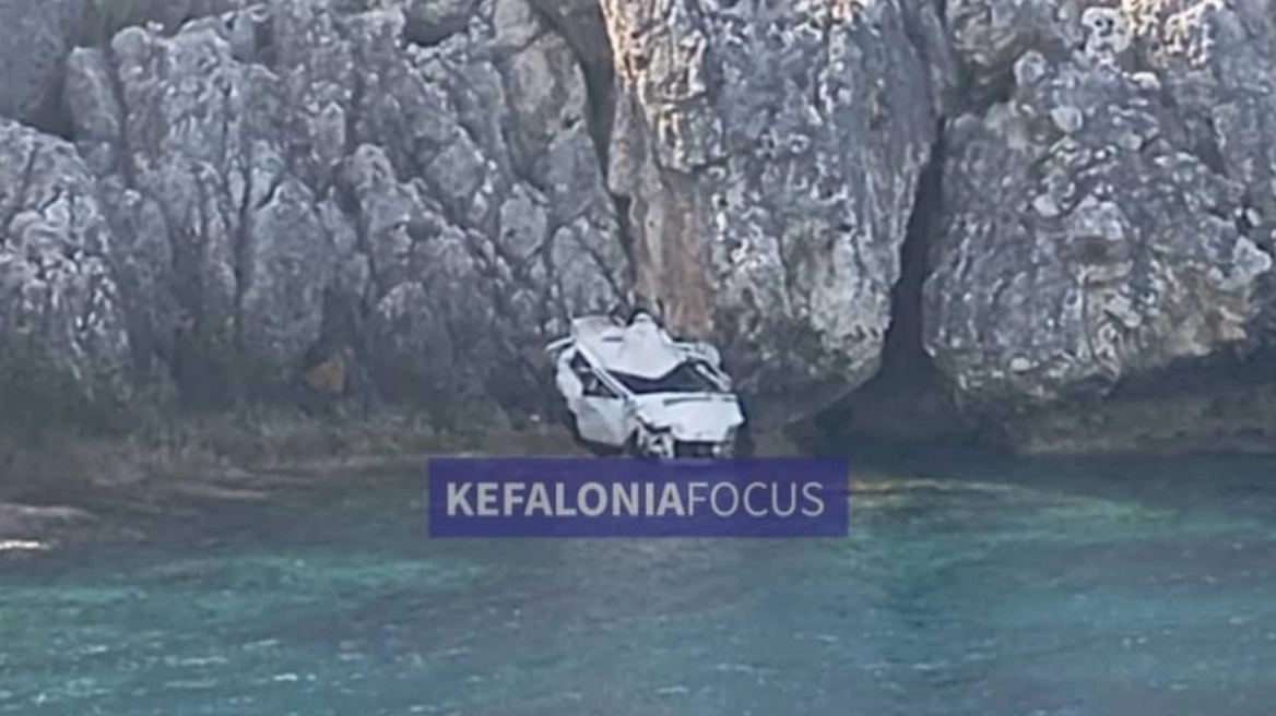 Κεφαλονιά: Τραγικός θάνατος για 23χρονο που έπεσε με το ΙΧ από γκρεμό - Δείτε φωτογραφίες