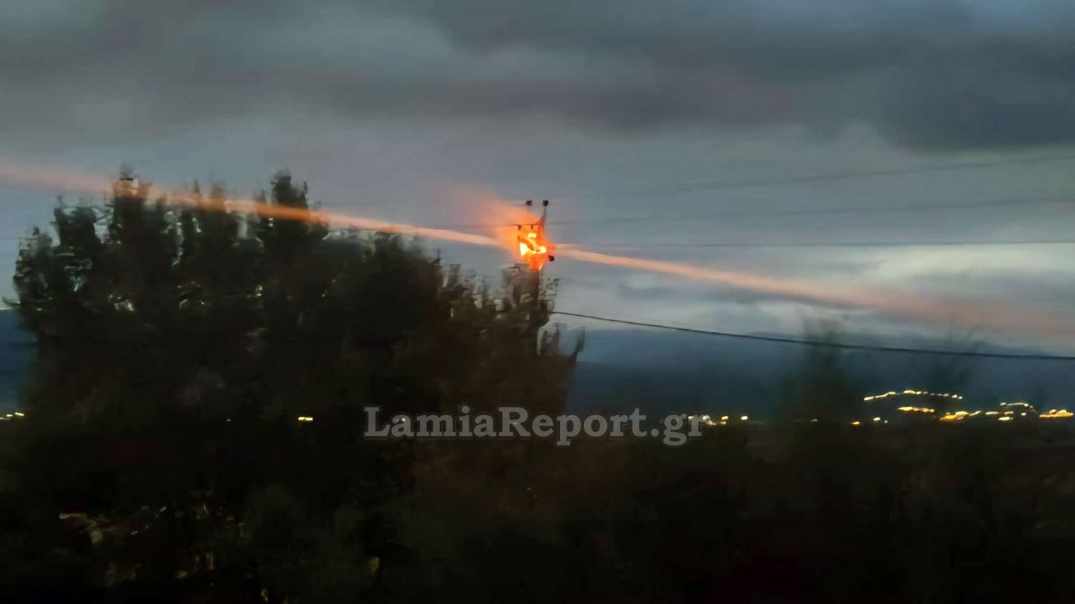 Λαμία: Πήρε φωτιά κολόνα ρεύματος (ΒΙΝΤΕΟ)
