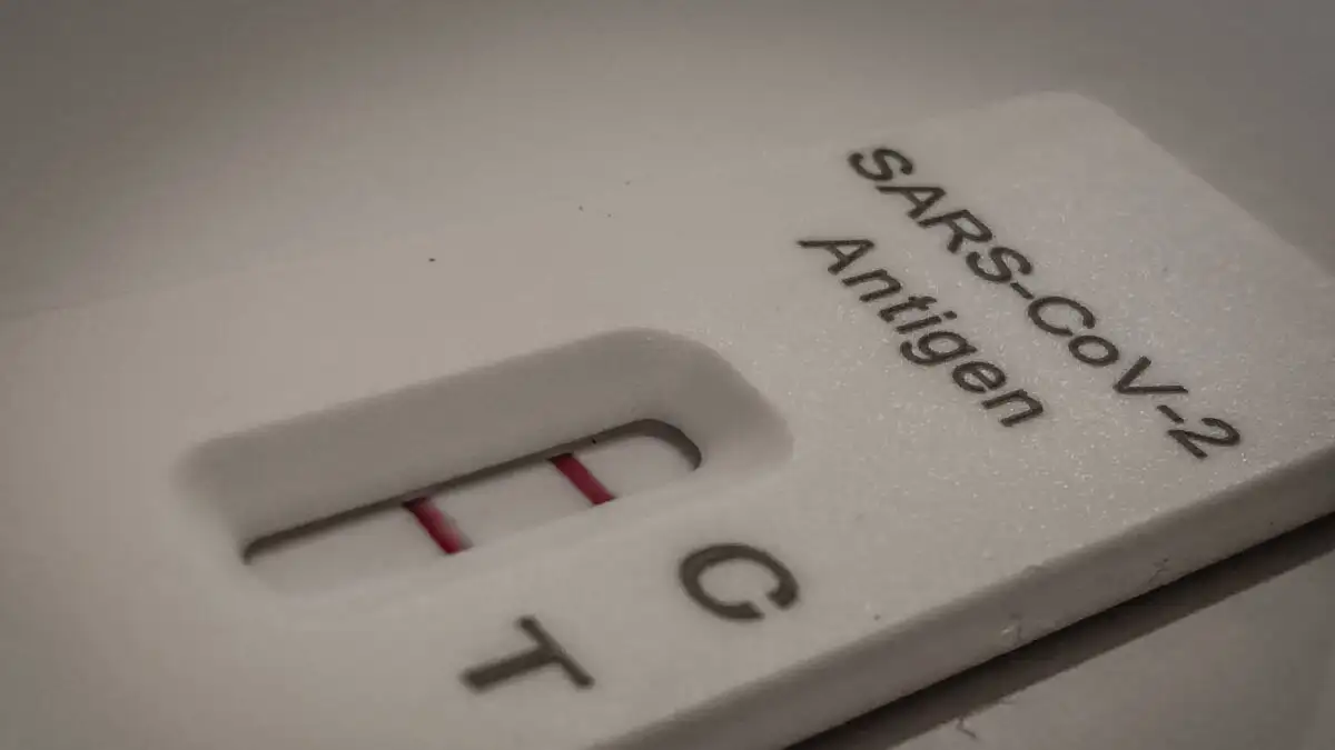 Θεσσαλονίκη: Καταδικάστηκε καθηγητής που την περίοδο του κορονοϊού πήγε στο σχολείο χωρίς αρνητικό self-test