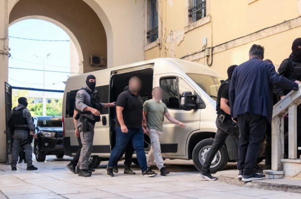 Χανιά: Απολογούνται 16 για την εγκληματική οργάνωση, ανάμεσά τους και ο αρχιμαφιόζος – «Μη φοβάσαι γίγαντα», του φώναζαν