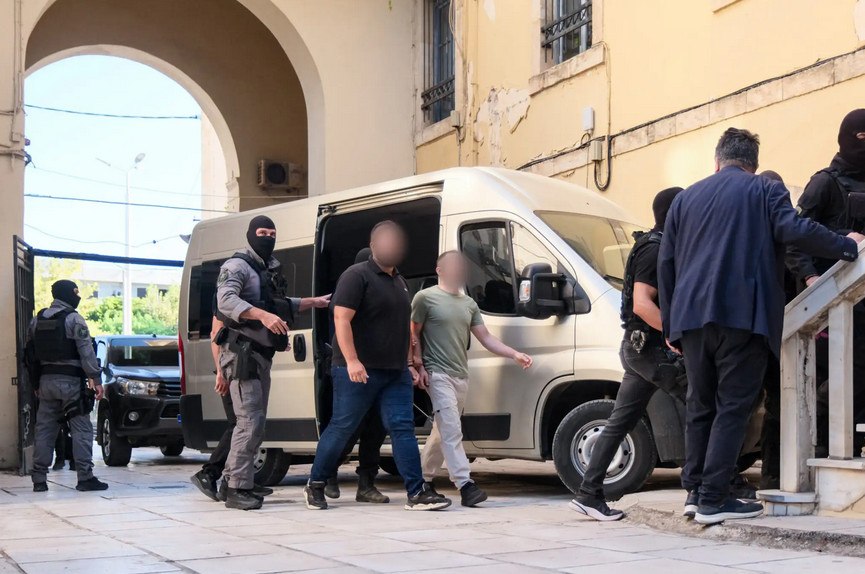 Χανιά: Απολογούνται 16 για την εγκληματική οργάνωση, ανάμεσά τους και ο αρχιμαφιόζος – «Μη φοβάσαι γίγαντα», του φώναζαν