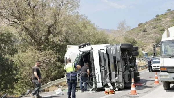 Ηράκλειο: 17χρονος οδηγός φορτηγού έχασε τη ζωή του μετά από τροχαίο στην Αγία Πελαγία – Σοκαριστικές εικόνες από το σημείο