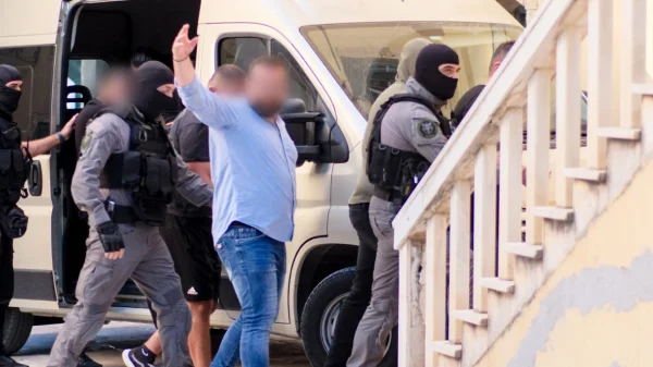 Μαφία της Κρήτης: Απολογούνται οι πρώτοι 17 - Τους περίμεναν συγγενείς τους, οι διάλογοι του κυκλώματος