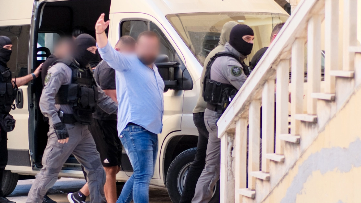 Μαφία της Κρήτης: Απολογούνται οι πρώτοι 17 - Τους περίμεναν συγγενείς τους, οι διάλογοι του κυκλώματος