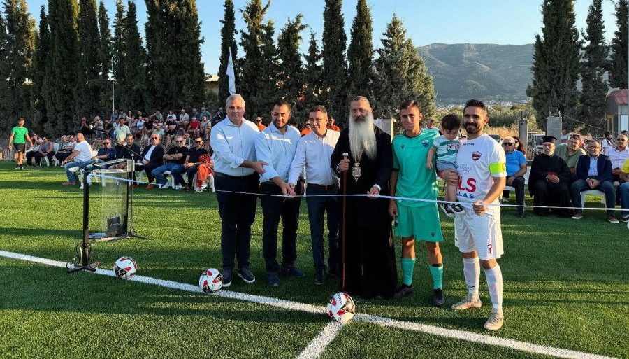 Εγκαίνια με φιλικό αγώνα ποδοσφαίρου στο γήπεδο Μεγαπλατάνου του Δήμου Λοκρών