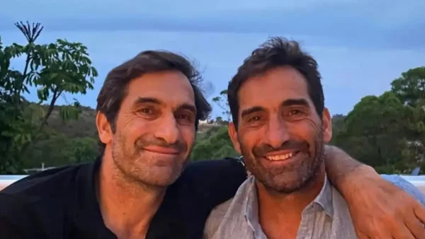 Σίδνεϊ: Συγκινεί ο δίδυμος αδερφός του Ελληνοαυστραλού που σκοτώθηκε από καρχαρία – «Ήταν ο καθρέφτης μου, το αίμα μου, το DNA μου»