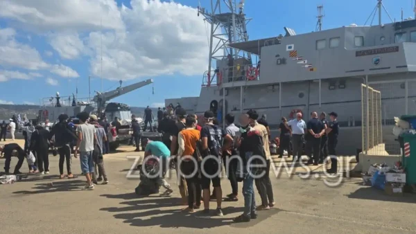 Αδειάζει η Αγυιά από μετανάστες: Φεύγουν για Σέρρες οι τελευταίοι 364 – Δείτε βίντεο και φωτογραφίες