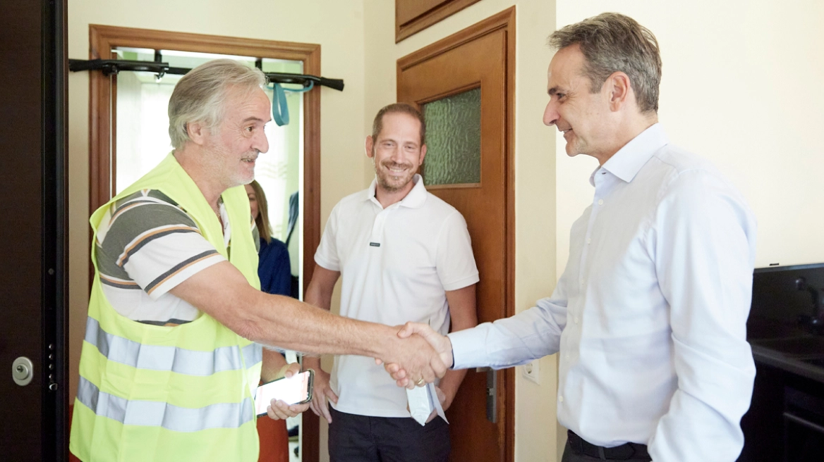 O Μητσοτάκης επισκέφθηκε δικαιούχο του προγράμματος κατ’ οίκον παράδοσης Φαρμάκων Υψηλού Κόστους