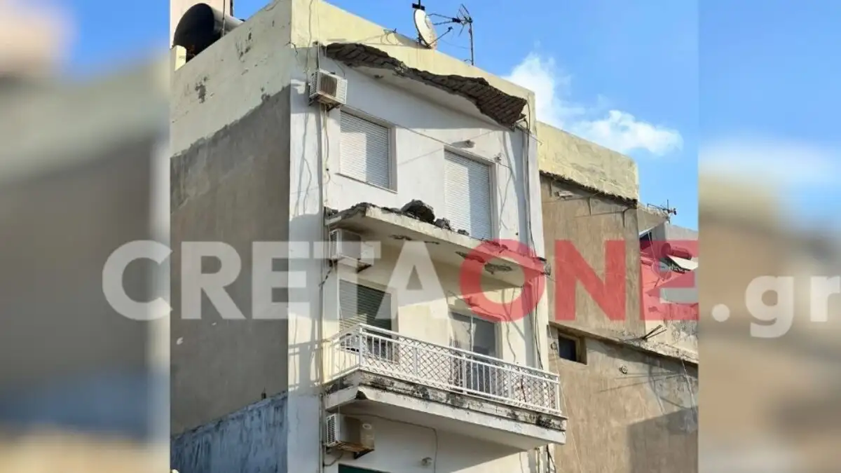 Ηράκλειο: Κατέρρευσε μπαλκόνι και τμήμα τοίχου στο κέντρο της πόλης – Δείτε φωτογραφίες