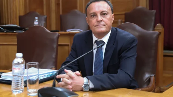 Μπαμπασίδης κατά Τυχεροπούλου: Κρατούσε κλειδωμένη ντουλάπα με αποδεικτικά στοιχεία, βρέθηκαν 13 ιεραρχημένες προσφυγές