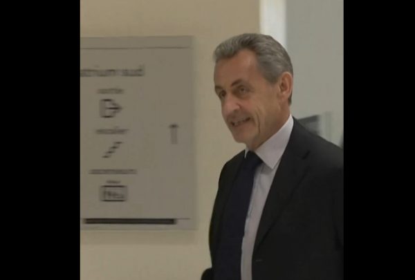 Πέντε χρόνια φυλάκιση με αναστολή στον Σαρκοζί για εγκληματική συνωμοσία με σκοπό να λάβει παράνομη χρηματοδότηση εκατομμυρίων από τον Καντάφι