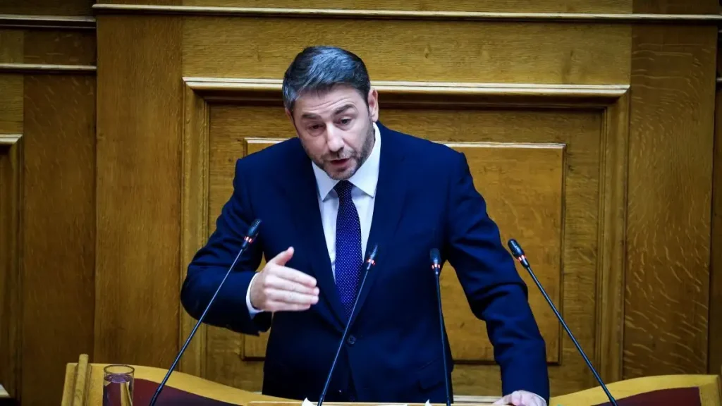 Η πρώτη αντίδραση της αντιπολίτευσης στην πρόσκληση Μητσοτάκη για τη Συνταγματική Αναθεώρηση