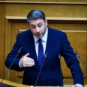 Η πρώτη αντίδραση της αντιπολίτευσης στην πρόσκληση Μητσοτάκη για τη Συνταγματική Αναθεώρηση