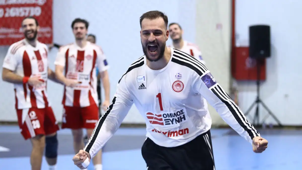 Ολυμπιακός – ΑΕΚ 24-23: Οι ερυθρόλευκοι κατέκτησαν το Super Cup στο χάντμπολ με buzzer beater απόκρουση