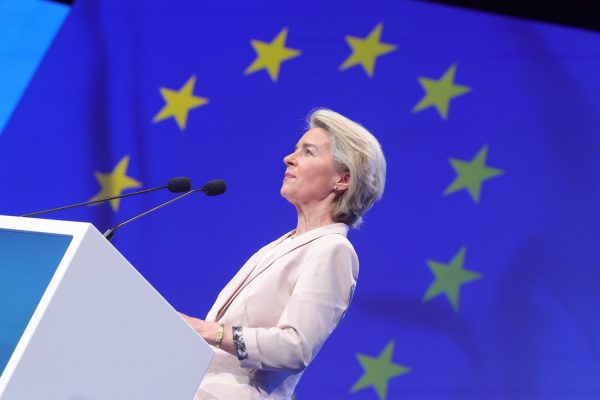 Απορρίφθηκαν και οι δύο προτάσεις μομφής κατά της Ούρσουλα φον ντερ Λάιεν στο Ευρωπαϊκό Κοινοβούλιο