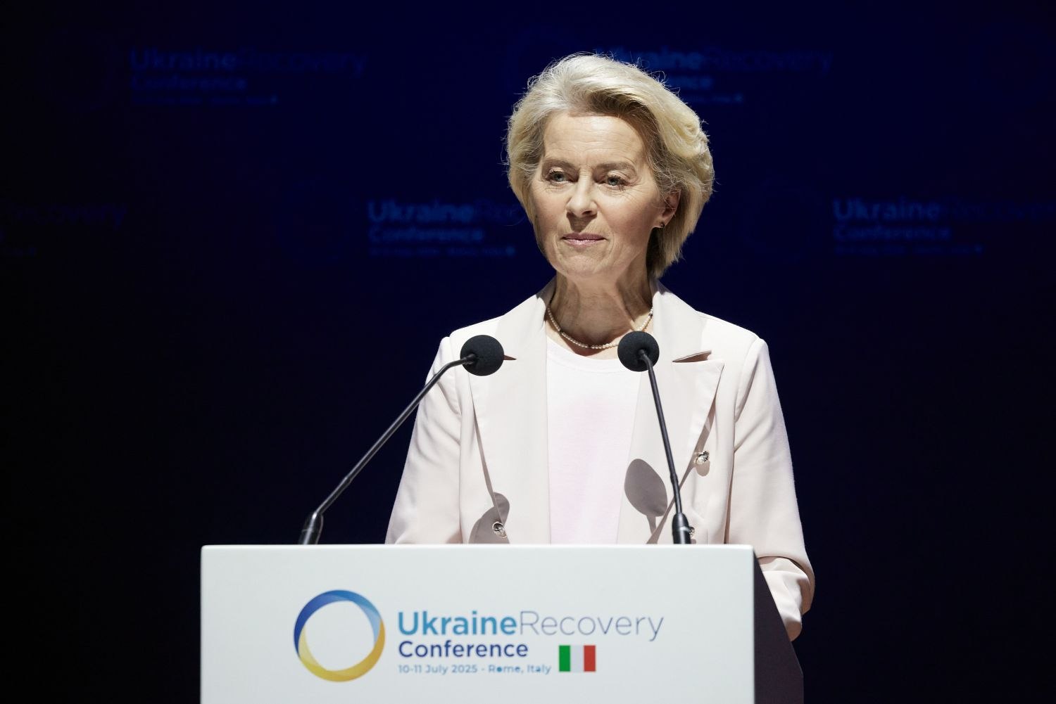 Financial Times: Υποψίες για ρωσικές παρεμβολές στο αεροπλάνο της φον ντερ Λάιεν, χάθηκε το GPS, προσγειώθηκε με έντυπους χάρτες