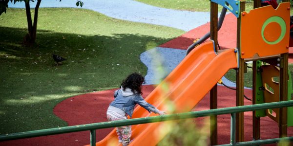 Τι αλλάζει για οικογένειες με παιδιά με τη νέα φορολογική κλίμακα -Η μείωση για κάθε τέκνο (πίνακας)