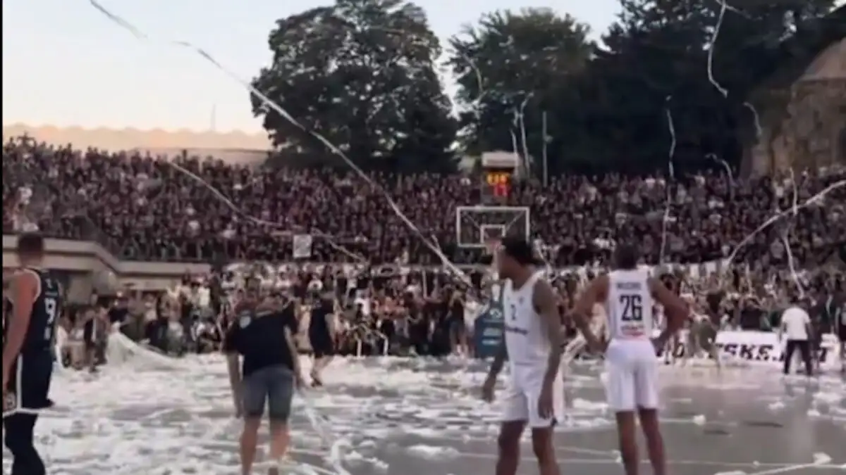 ΠΑΟΚ: Τρομερή ατμόσφαιρα στο Βελιγράδι για το σπουδαίο φιλικό με την Παρτίζαν, με «ΠΑΟΚάρα έχω τρέλα»