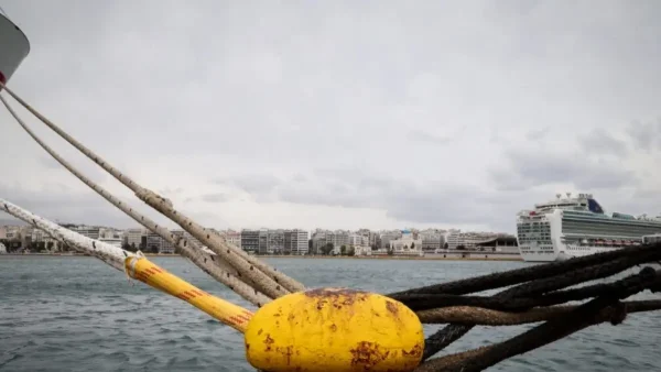 Απαγορευτικό απόπλου από Πειραιά, Ραφήνα και Λαύριο λόγω των ανέμων – Ποια δρομολόγια θα γίνουν