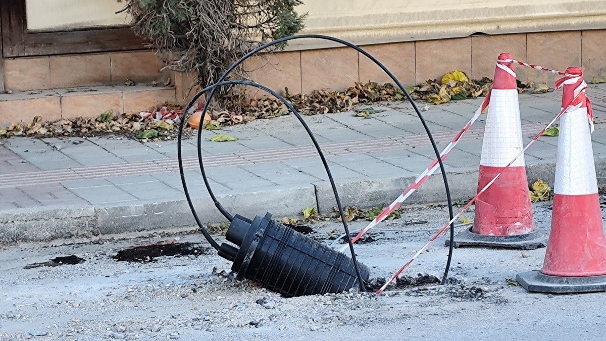 Κίνδυνος στην οδό Αθηνών από μισοτελειωμένα έργα