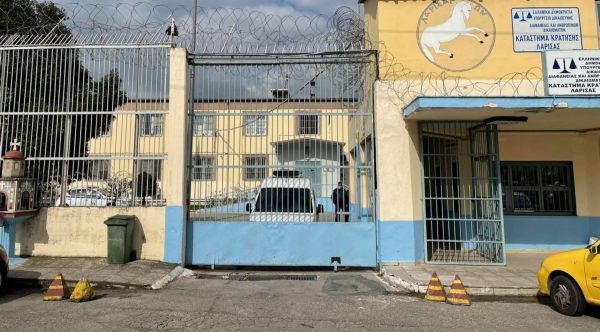 Κρατούμενος στις Φυλακές της Λάρισας έστειλε στο Νοσοκομείο δύο Σωφρονιστικούς Υπαλλήλους