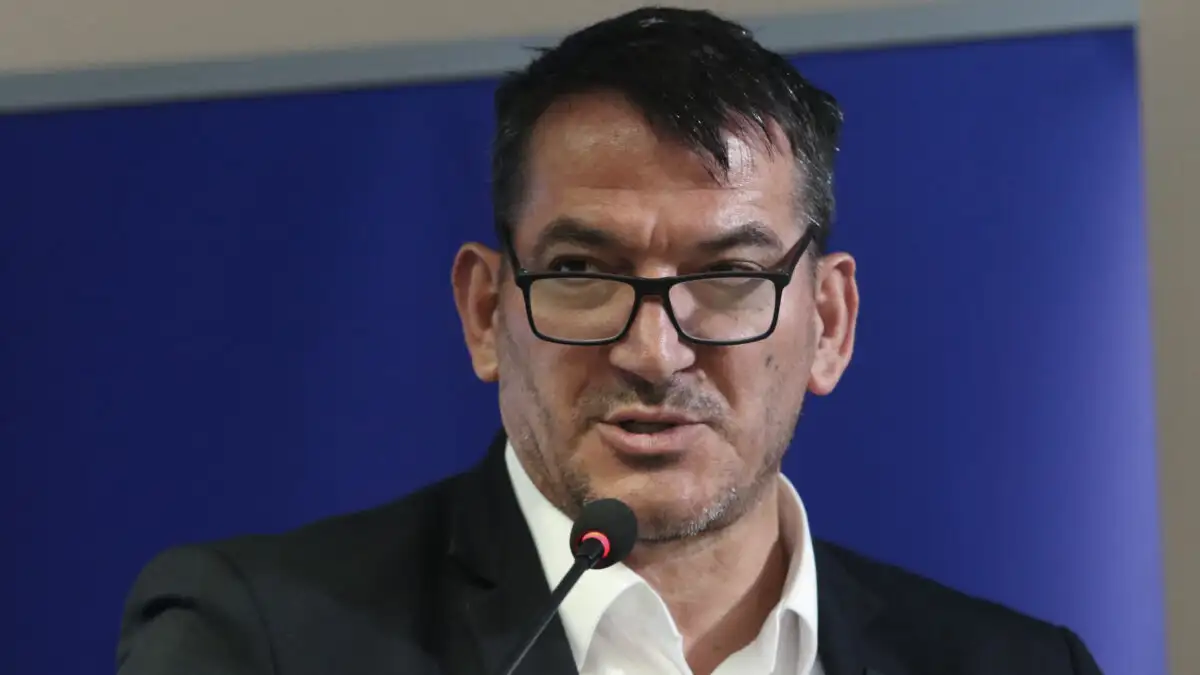 Ο Πύρρος Δήμας έδωσε τη δάδα του από τους Ολυμπιακούς Αγώνες του 2012 στο «Cash or Trash» για 10.200 ευρώ