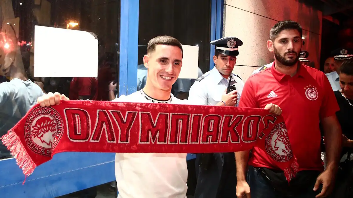 Συγκλονισμένος ο Ντανιέλ Ποντένσε: Προσπαθώ να μην κλάψω, τρέμουν τα πόδια μου, ήρθα για να μείνω στον Ολυμπιακό