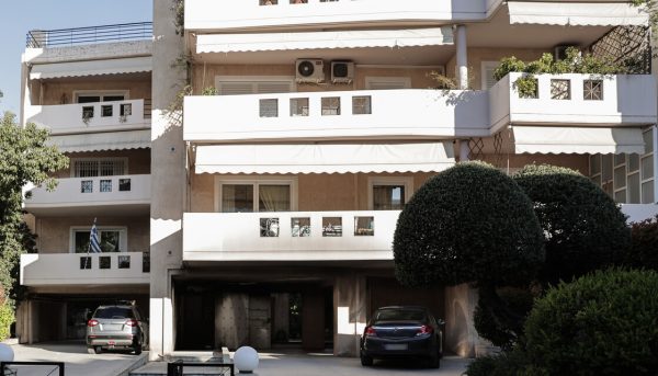 Μπλόκο από το ΣτΕ στην τακτοποίηση αυθαιρέτων σε κοινόχρηστους χώρους πολυκατοικιών χωρίς κανονισμό - Τι αλλάζει με τις πιλοτές