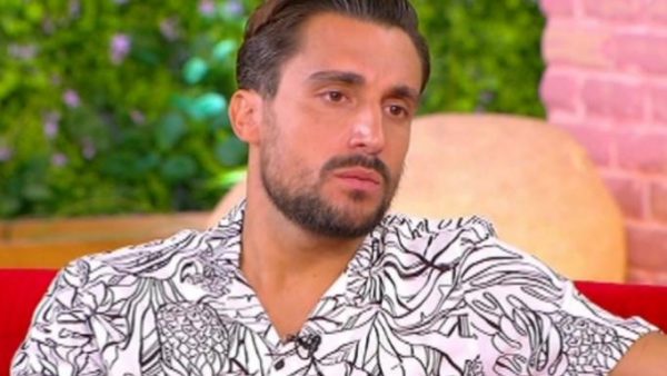 Σάκης Κατσούλης για την αιφνίδια βαρηκοΐα: «Δεν είμαι εντελώς καλά, αλλά το διαχειρίζομαι, έχω ειδικές ωτοασπίδες»