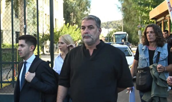 Βασίλης Μπισμπίκης: «Όλα καλά» απάντησε σε ερώτηση για το τροχαίο που είχε προκαλέσει στη Φιλοθέη