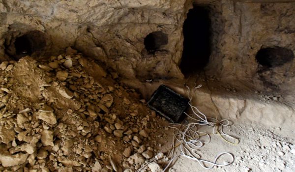 Μεγάλη επιχείρηση της ΕΜΑΚ στη Λάρισα για τον απεγκλωβισμό ατόμου από σπηλιά