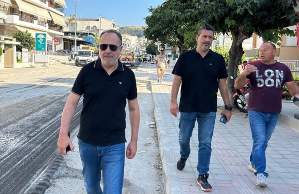 Επίσκεψη του Δημάρχου Λαμιέων στα έργα ασφαλτόστρωσης στην οδό Αθηνών (ΦΩΤΟ)