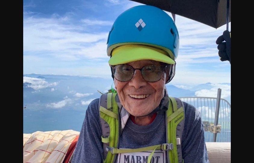 Ιαπωνία: 102χρονος έγινε ο γηραιότερος άνθρωπος που ανέβηκε στην κορυφή του όρους Φούτζι - Πώς τα κατάφερε