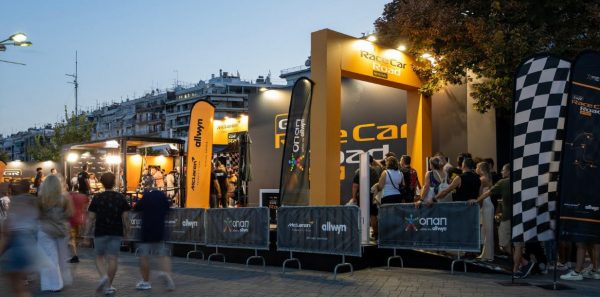 Η εμπειρία με το showcar της McLaren F1 Τeam στη ΔΕΘ – Μετά τη Θεσσαλονίκη θα κάνει …pit stop σε Ιωάννινα, Λάρισα, Πάτρα και Αθήνα (ΒΙΝΤΕΟ)